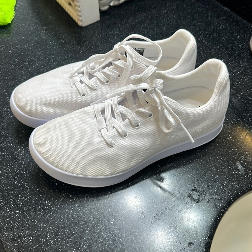 White trainer No Bulls